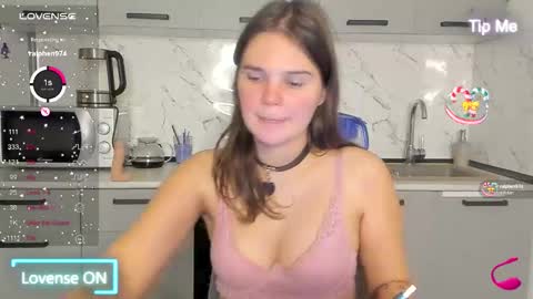 Snapshot of milly_brown_ chatting on 09/19/25, 06:19 Welcome My name is Tina online show from 09/19/25, 06:19