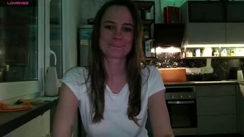 Snapshot of milly_browski chatting on 10/24/25, 08:27 milly_browski online show from 10/24/25, 08:27
