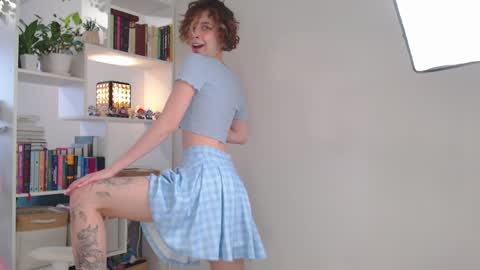 Snapshot of milly_ross23 chatting on 12/20/24, 07:01 Milly online show from 12/20/24, 07:01