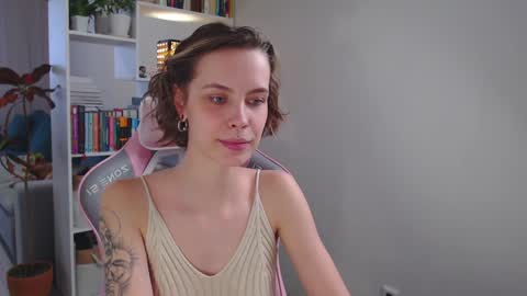 Snapshot of milly_ross23 chatting on 12/28/24, 07:55 Milly online show from 12/28/24, 07:55