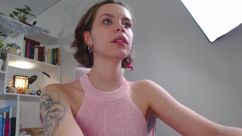 Snapshot of milly_ross23 chatting on 01/05/25, 09:05 Milly online show from 01/05/25, 09:05