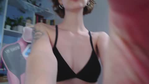 Snapshot of milly_ross23 chatting on 01/06/25, 08:24 Milly online show from 01/06/25, 08:24