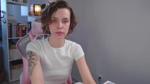 Snapshot of milly_ross23 chatting on 01/14/25, 07:06 Milly online show from 01/14/25, 07:06