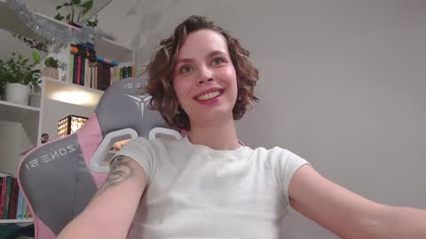 Snapshot of milly_ross23 chatting on 01/19/25, 01:33 Milly online show from 01/19/25, 01:33