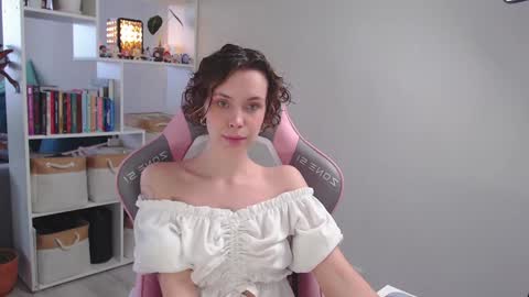 Snapshot of milly_ross23 chatting on 01/25/25, 06:55 Milly online show from 01/25/25, 06:55