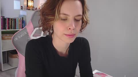 Snapshot of milly_ross23 chatting on 02/01/25, 07:05 Milly online show from 02/01/25, 07:05