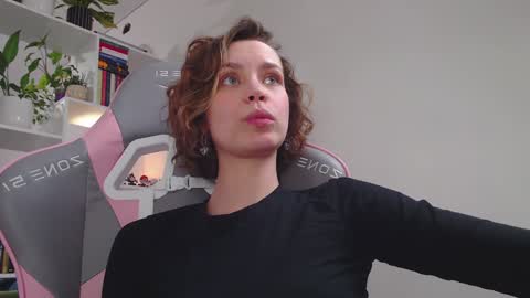 Snapshot of milly_ross23 chatting on 02/01/25, 10:15 Milly online show from 02/01/25, 10:15