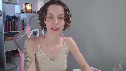 Snapshot of milly_ross23 chatting on 02/15/25, 06:55 Milly online show from 02/15/25, 06:55