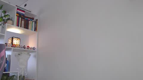 Snapshot of milly_ross23 chatting on 02/15/25, 10:00 Milly online show from 02/15/25, 10:00