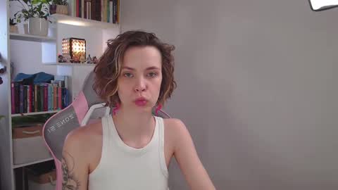 Snapshot of milly_ross23 chatting on 02/16/25, 07:04 Milly online show from 02/16/25, 07:04