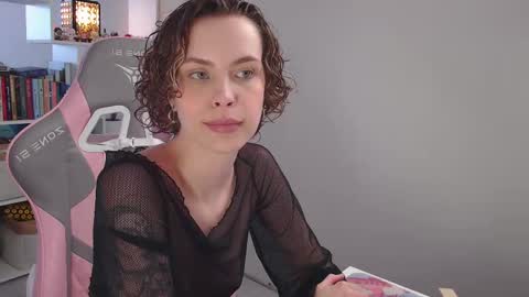 Snapshot of milly_ross23 chatting on 02/21/25, 07:12 Milly online show from 02/21/25, 07:12