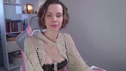 Snapshot of milly_ross23 chatting on 02/22/25, 07:34 Milly online show from 02/22/25, 07:34