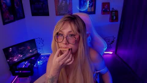 Snapshot of milly_yako chatting on 12/03/24, 11:35 Monkey D Maddie online show from 12/03/24, 11:35