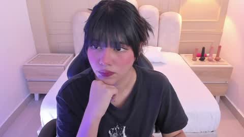 Snapshot of millyevans1 chatting on 04/22/26, 03:42 millyevans1 online show from 04/22/26, 03:42