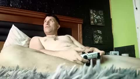 milo8223 online show from 12/24/24, 05:38