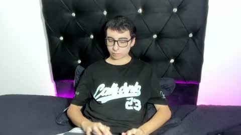 Snapshot of milogm_ chatting on 07/08/26, 04:39 milogm_ online show from 07/08/26, 04:39