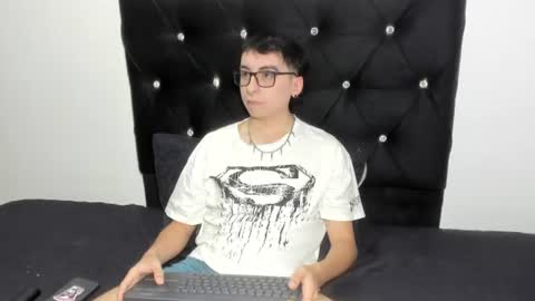 Snapshot of milogm_ chatting on 07/16/26, 11:22 milogm_ online show from 07/16/26, 11:22