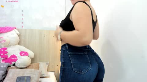 Milu Gomez online show from 12/15/24, 07:21