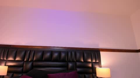 Milu Wallace  online show from 02/27/25, 01:59