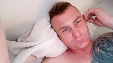 Milutki14325 online show from 04/05/26, 04:48