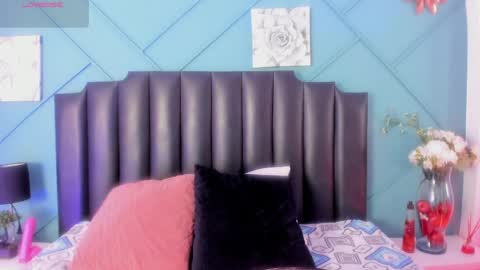 Snapshot of miluvegaa_ chatting on 05/19/26, 11:49 MiLu online show from 05/19/26, 11:49