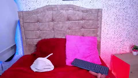 Snapshot of mily_lu chatting on 06/27/26, 04:06 mily online show from 06/27/26, 04:06