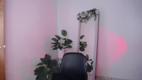 Mily Ortiz online show from 12/18/25, 03:51