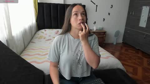 Snapshot of milysauria_ chatting on 07/27/26, 12:45 Mily online show from 07/27/26, 12:45