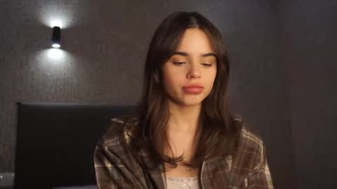 Snapshot of milyyclaars chatting on 03/04/26, 01:17 Linda online show from 03/04/26, 01:17