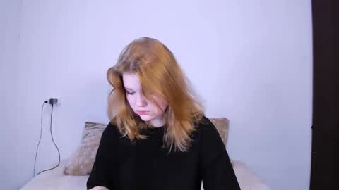 hi Im Mina  online show from 10/27/25, 10:25