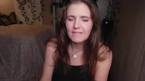 Snapshot of mindymounds chatting on 07/17/26, 12:01 Mindy online show from 07/17/26, 12:01