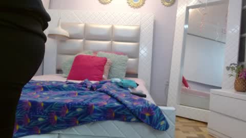 minene_mikami online show from 04/08/26, 12:16