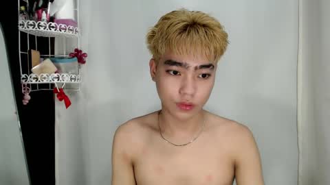 mingkla_man online show from 04/21/26, 07:36