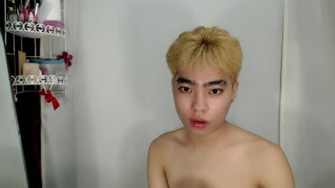 mingkla_man online show from 04/22/26, 07:55