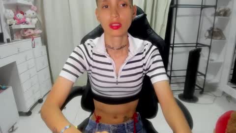 Loly online show from 11/28/25, 04:09