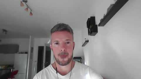 Snapshot of minka28 chatting on 05/21/26, 05:09 minka28 online show from 05/21/26, 05:09