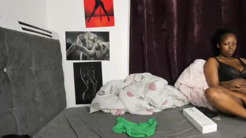 Snapshot of minlavine chatting on 10/08/25, 06:27 minlavine online show from 10/08/25, 06:27