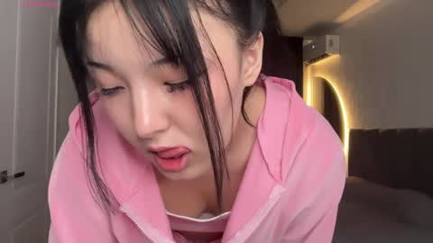 Snapshot of minnie_joy_ chatting on 06/07/26, 12:20 Joy online show from 06/07/26, 12:20
