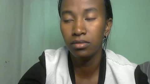 minouch211907 online show from 05/22/26, 02:51
