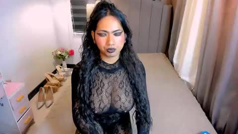 Snapshot of minty_hill chatting on 04/12/26, 11:48 MARIANE online show from 04/12/26, 11:48