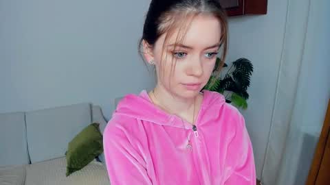 Linda online show from 12/21/25, 07:04