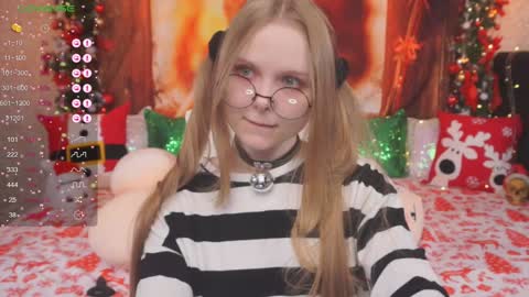 Snapshot of minx_girll chatting on 12/07/24, 06:21 Vikki online show from 12/07/24, 06:21