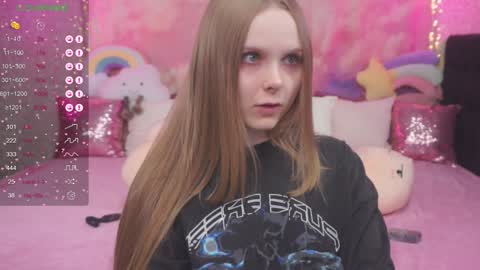 Snapshot of minx_girll chatting on 01/22/25, 06:10 Vikki online show from 01/22/25, 06:10