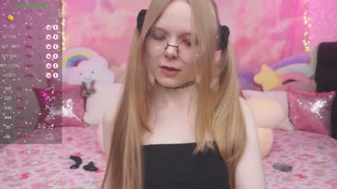 Snapshot of minx_girll chatting on 02/02/25, 06:15 Vikki online show from 02/02/25, 06:15