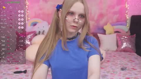 Snapshot of minx_girll chatting on 02/10/25, 07:15 Vikki online show from 02/10/25, 07:15