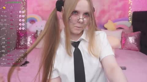 Snapshot of minx_girll chatting on 02/25/25, 07:09 Vikki online show from 02/25/25, 07:09