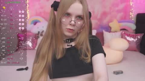 Snapshot of minx_girll chatting on 03/03/25, 04:47 Vikki online show from 03/03/25, 04:47