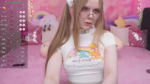 Snapshot of minx_girll chatting on 03/08/25, 10:32 Vikki online show from 03/08/25, 10:32