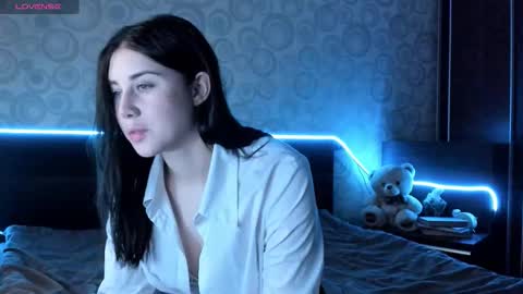 Hi Im Naomi online show from 12/18/25, 12:06