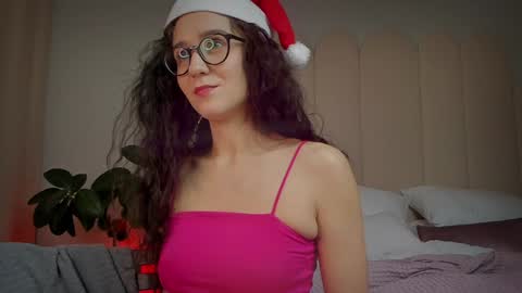 Snapshot of mira_kraviz chatting on 01/01/25, 11:38 Mira online show from 01/01/25, 11:38